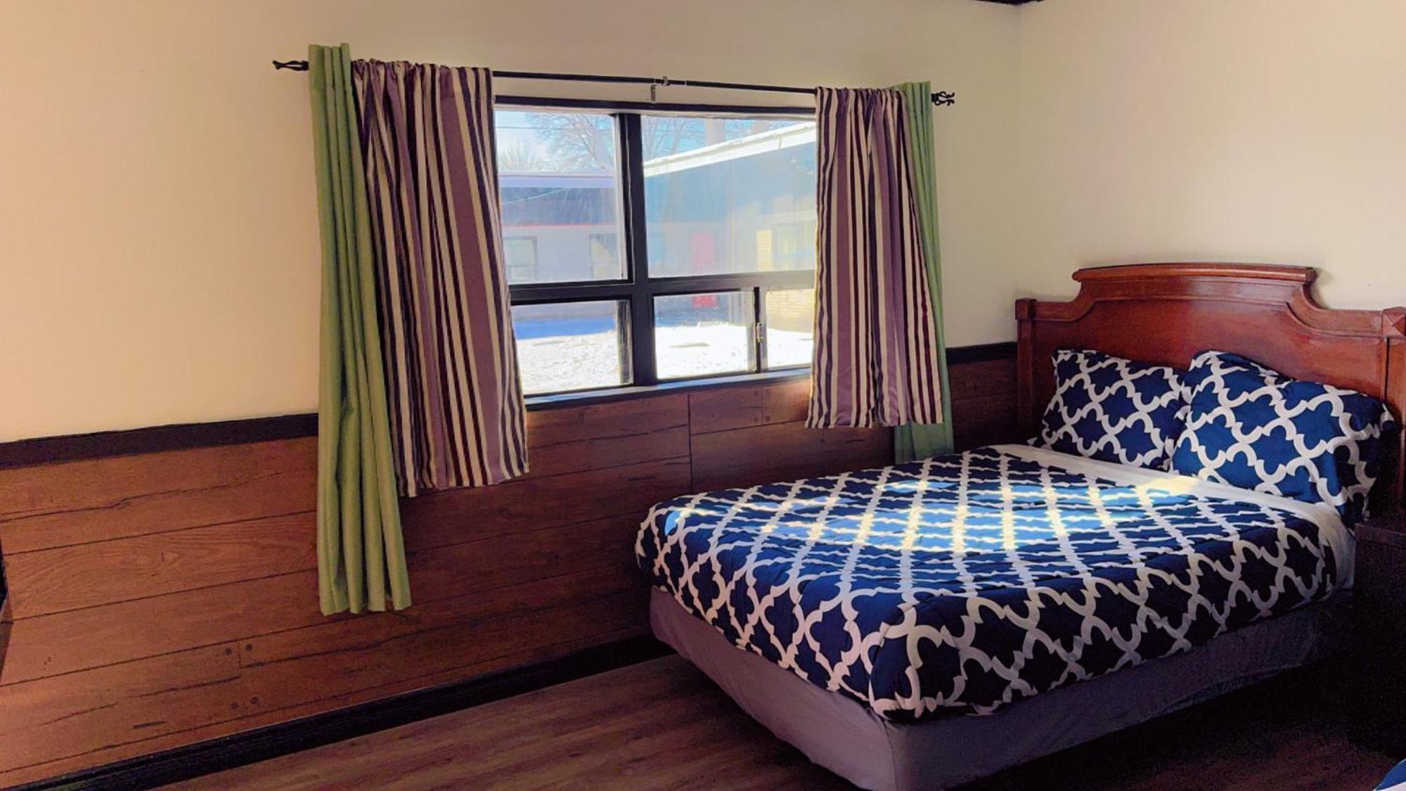 Crestwood Motel Бърлингтън Екстериор снимка