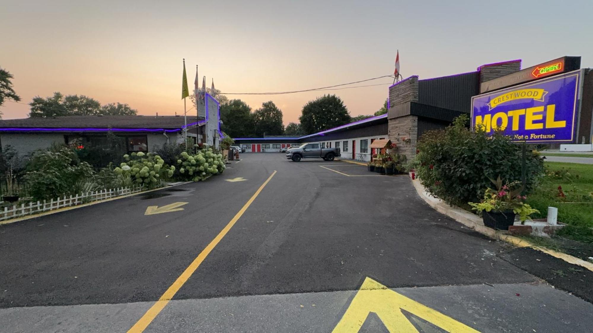 Crestwood Motel Бърлингтън Екстериор снимка